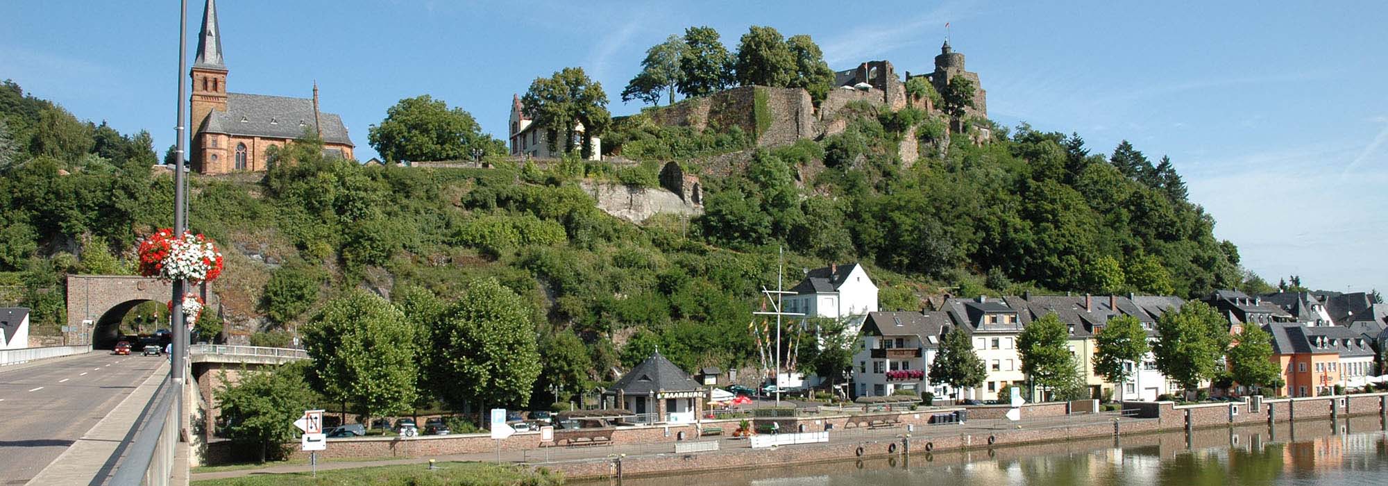 El encantador pueblo de Saarburg en la ribera del Mosela (Alemania) MOSELA CRUCEROS RIO MOSELA SAARBURG MOSELLE CRUISES RIVER CRUISES